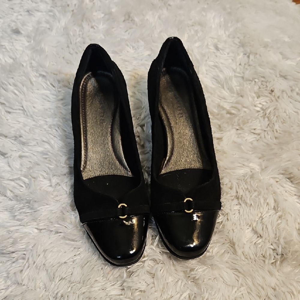 Aravon By; New Balance Black Suede Patent Leather Cap Toe Kitten Shoes, 10‎